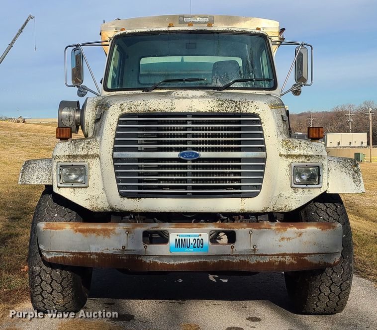 image for item JW9823 1995 Ford L8000  spreader truck