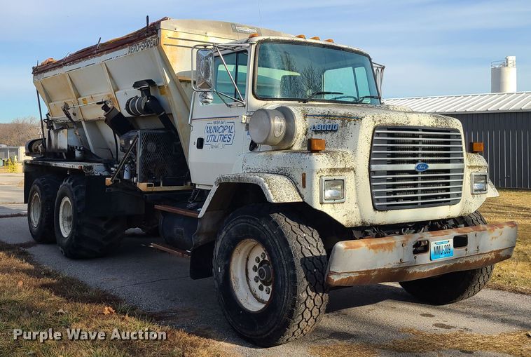 image for item JW9823 1995 Ford L8000  spreader truck