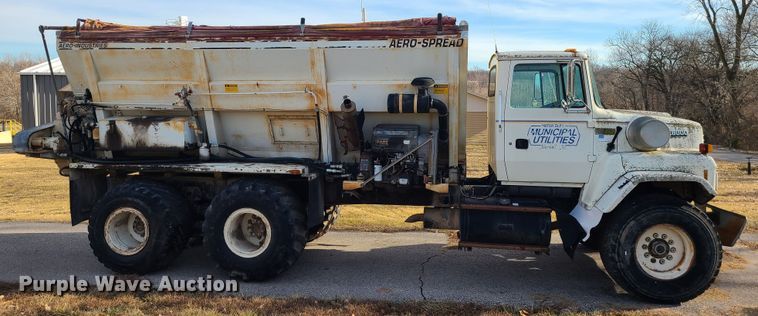 image for item JW9823 1995 Ford L8000  spreader truck