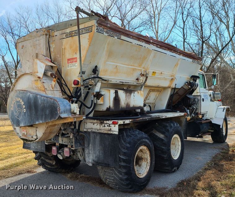 image for item JW9823 1995 Ford L8000  spreader truck