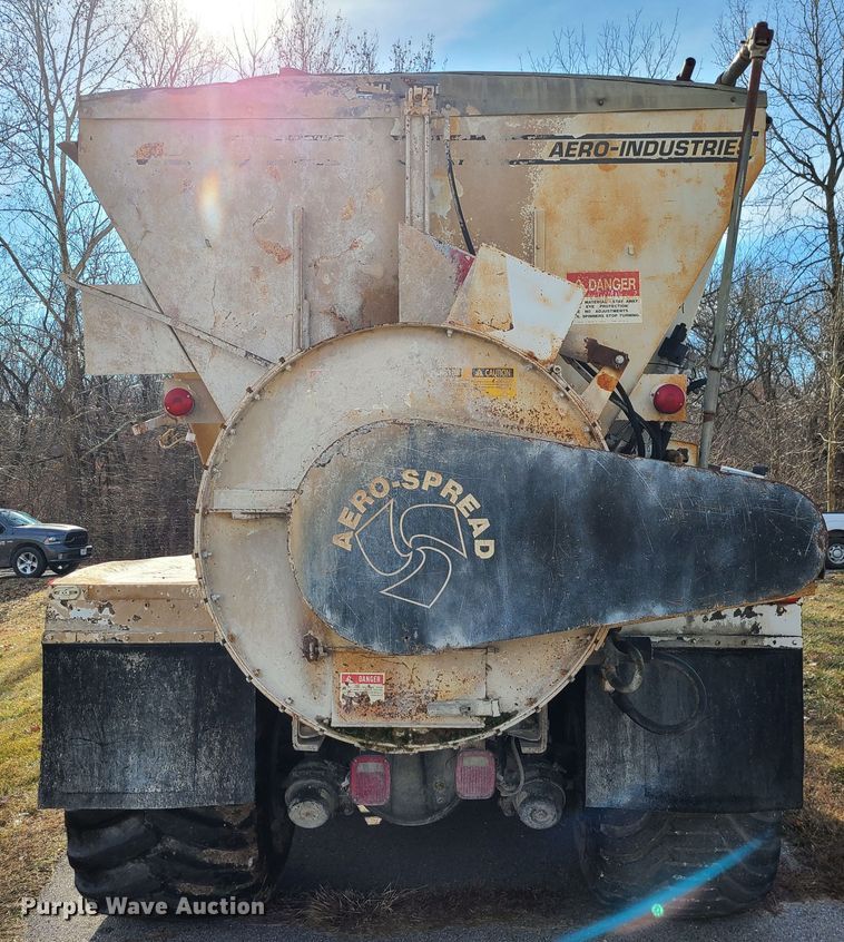 image for item JW9823 1995 Ford L8000  spreader truck