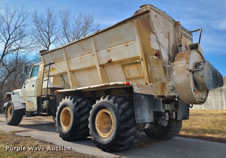 image for item JW9823 1995 Ford L8000  spreader truck