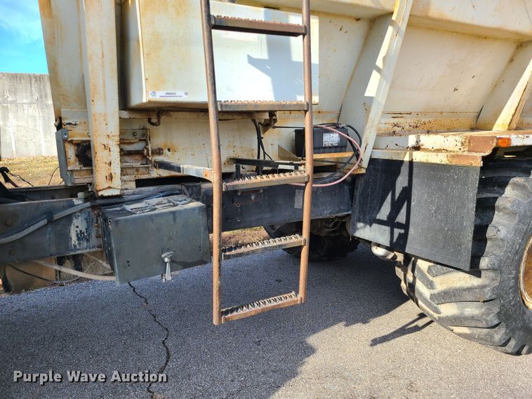 image for item JW9823 1995 Ford L8000  spreader truck