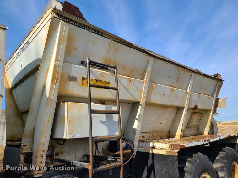 image for item JW9823 1995 Ford L8000  spreader truck