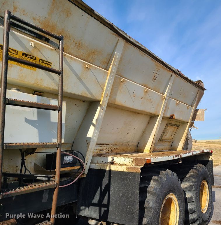 image for item JW9823 1995 Ford L8000  spreader truck