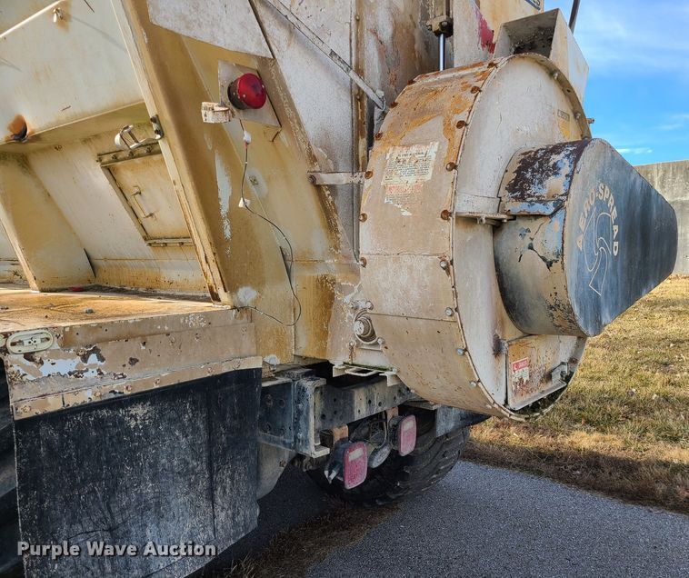 image for item JW9823 1995 Ford L8000  spreader truck