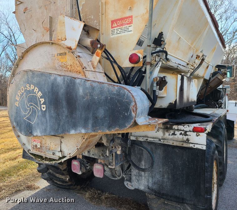 image for item JW9823 1995 Ford L8000  spreader truck