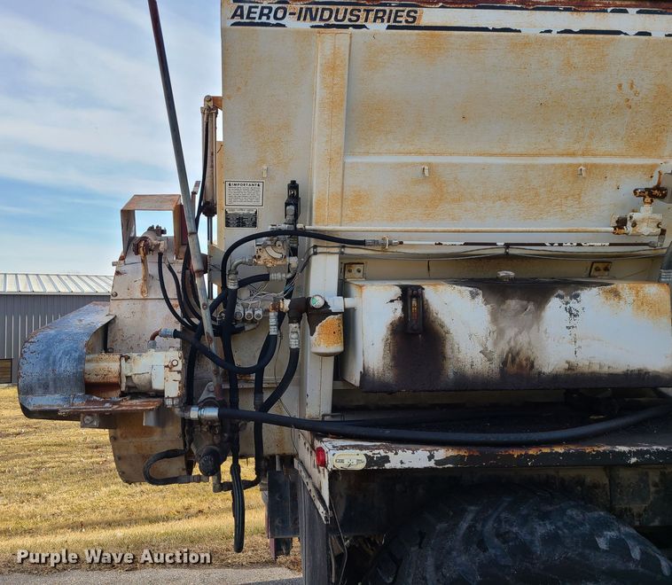 image for item JW9823 1995 Ford L8000  spreader truck