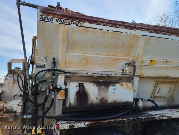 image for item JW9823 1995 Ford L8000  spreader truck