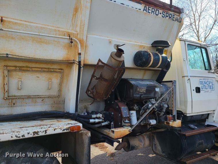 image for item JW9823 1995 Ford L8000  spreader truck