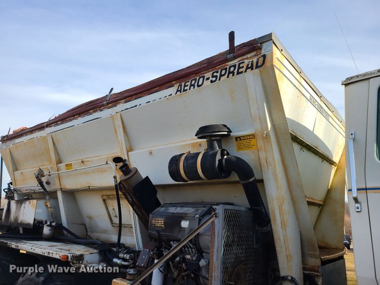 image for item JW9823 1995 Ford L8000  spreader truck