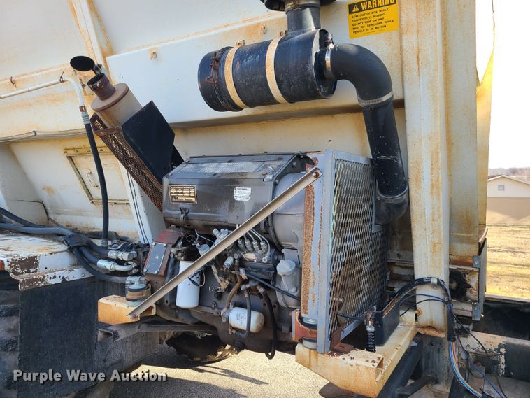 image for item JW9823 1995 Ford L8000  spreader truck