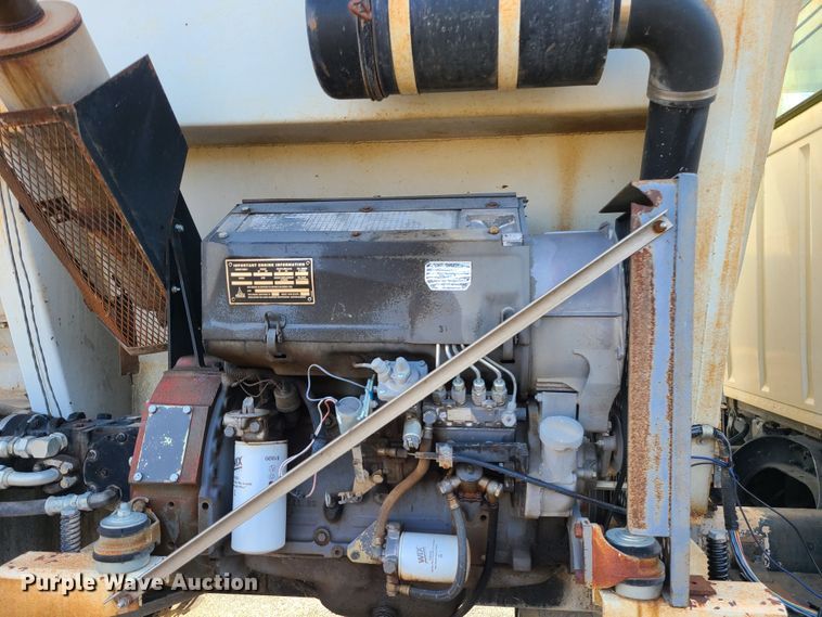 image for item JW9823 1995 Ford L8000  spreader truck