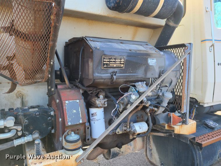 image for item JW9823 1995 Ford L8000  spreader truck