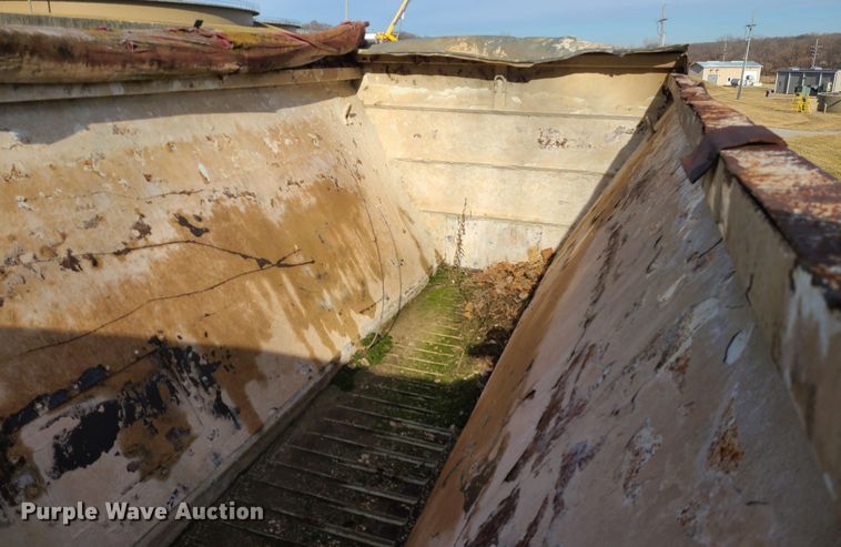 image for item JW9823 1995 Ford L8000  spreader truck