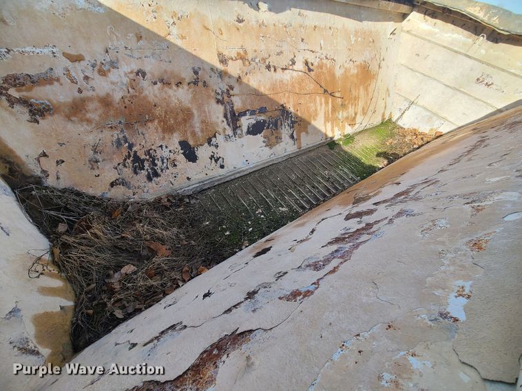 image for item JW9823 1995 Ford L8000  spreader truck