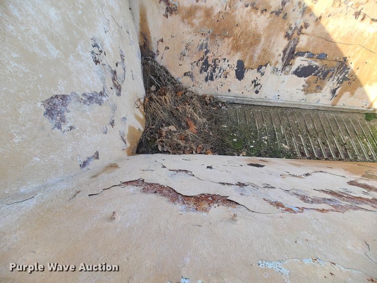 image for item JW9823 1995 Ford L8000  spreader truck