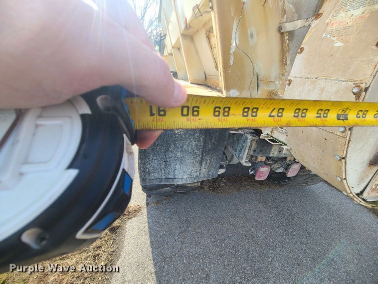 image for item JW9823 1995 Ford L8000  spreader truck