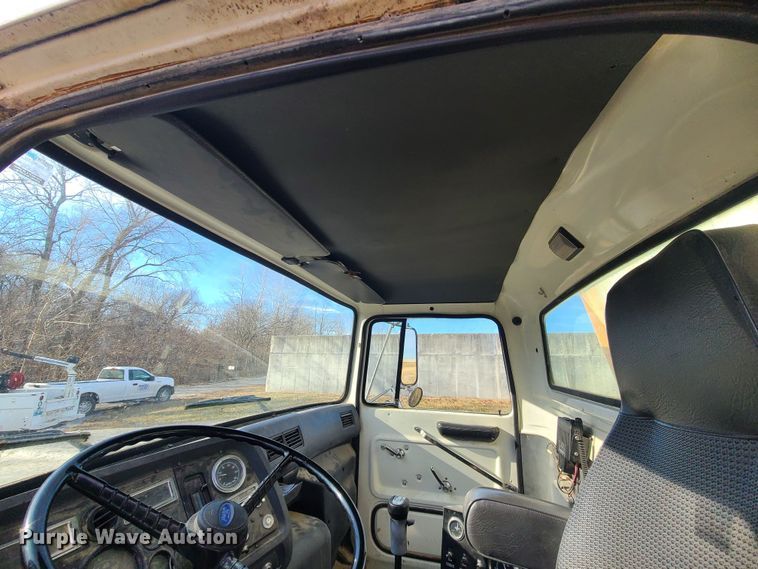 image for item JW9823 1995 Ford L8000  spreader truck