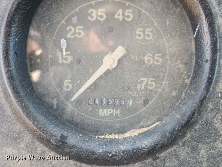 image for item JW9823 1995 Ford L8000  spreader truck