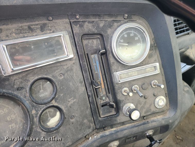 image for item JW9823 1995 Ford L8000  spreader truck