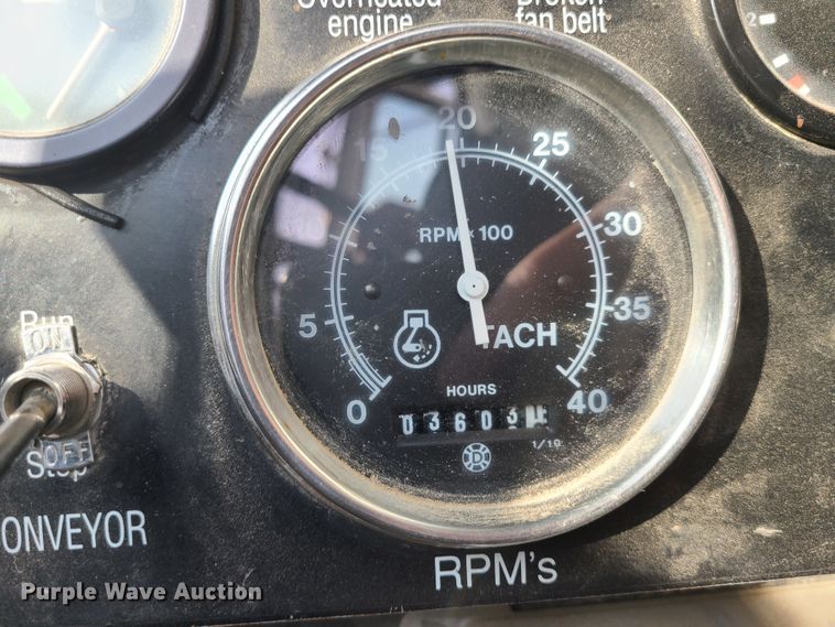 image for item JW9823 1995 Ford L8000  spreader truck