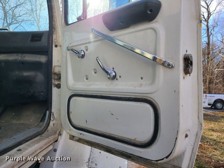 image for item JW9823 1995 Ford L8000  spreader truck