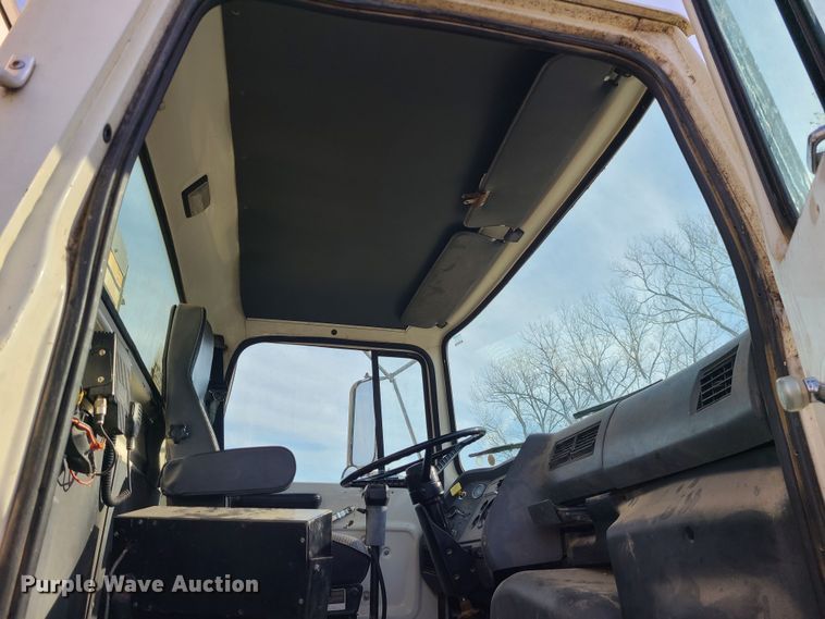 image for item JW9823 1995 Ford L8000  spreader truck