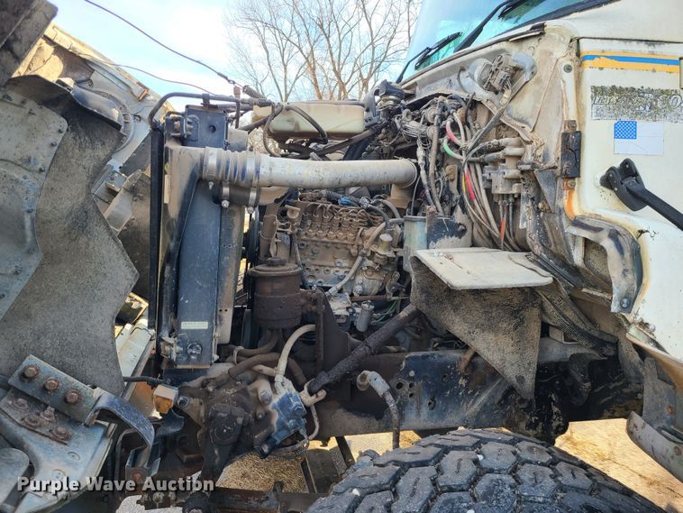 image for item JW9823 1995 Ford L8000  spreader truck