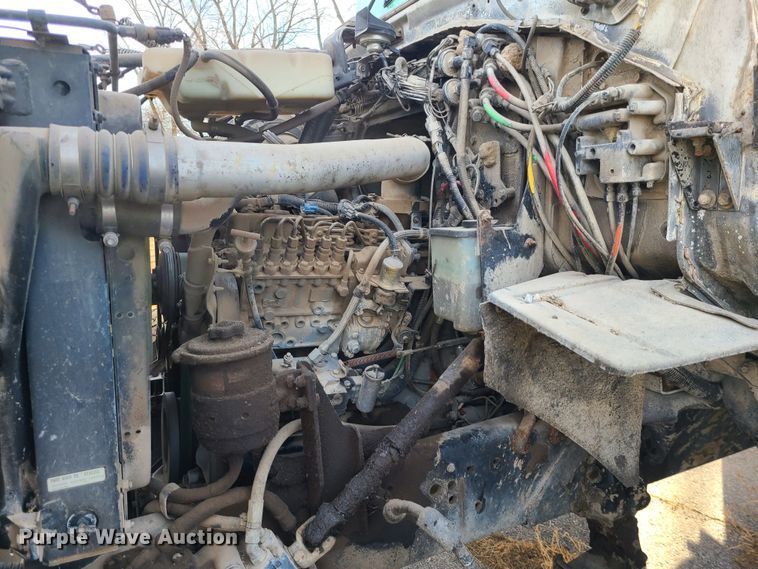 image for item JW9823 1995 Ford L8000  spreader truck