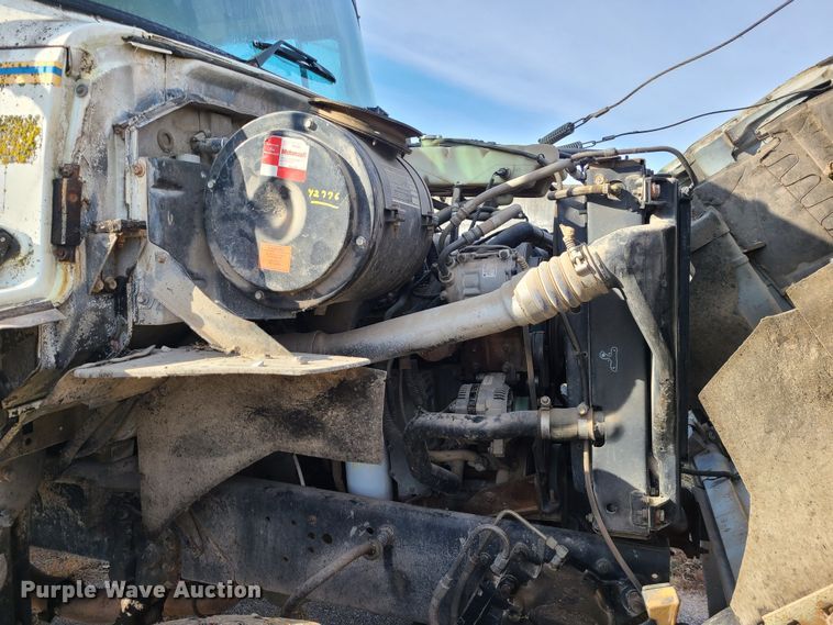 image for item JW9823 1995 Ford L8000  spreader truck