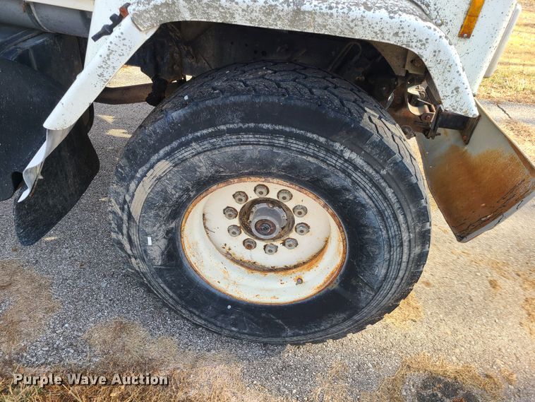 image for item JW9823 1995 Ford L8000  spreader truck