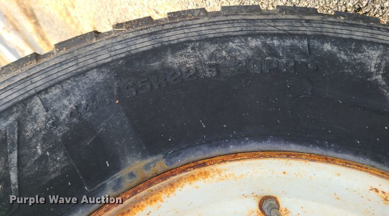 image for item JW9823 1995 Ford L8000  spreader truck