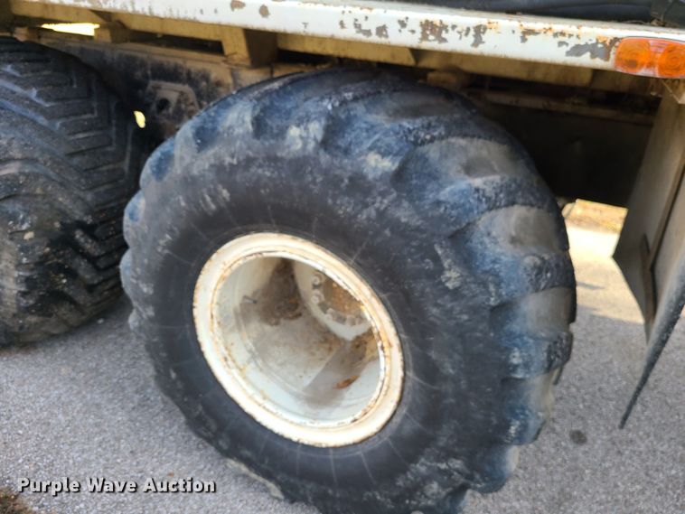 image for item JW9823 1995 Ford L8000  spreader truck