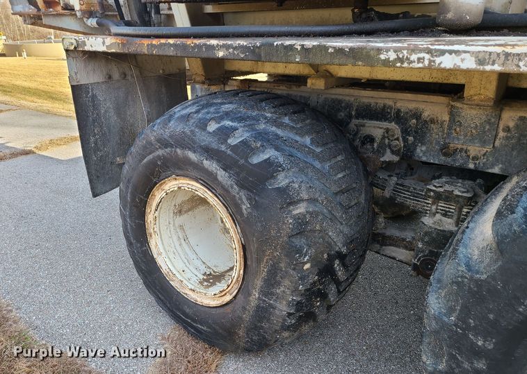 image for item JW9823 1995 Ford L8000  spreader truck