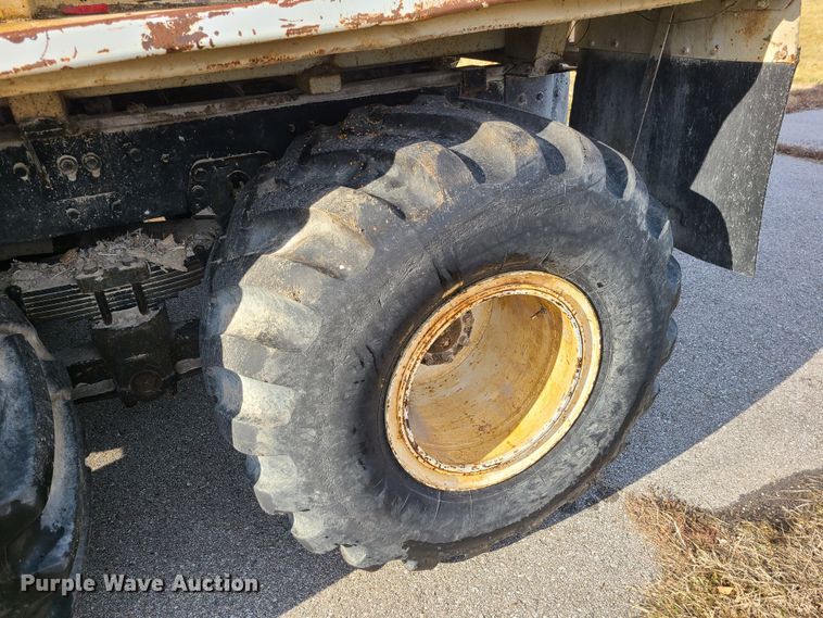 image for item JW9823 1995 Ford L8000  spreader truck