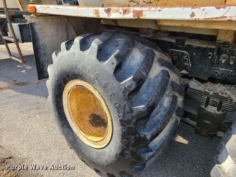 image for item JW9823 1995 Ford L8000  spreader truck