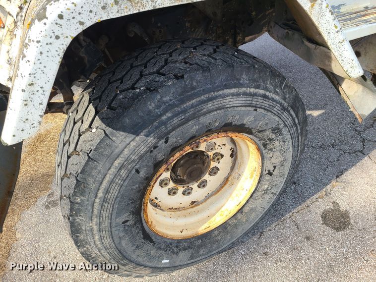 image for item JW9823 1995 Ford L8000  spreader truck