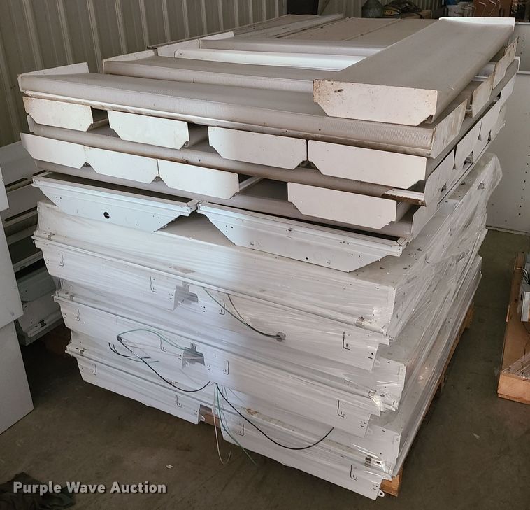 image for item JW9826 Approximately 87 lights