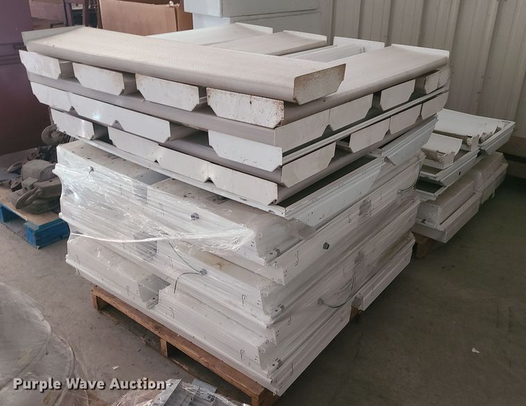 image for item JW9826 Approximately 87 lights