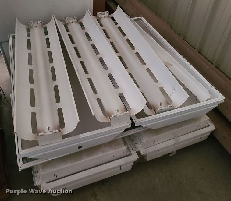 image for item JW9826 Approximately 87 lights