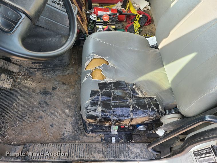 image for item JW9828 2005 International 7600  truck cab and chassis