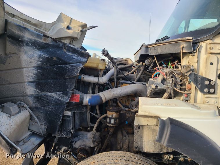 image for item JW9828 2005 International 7600  truck cab and chassis