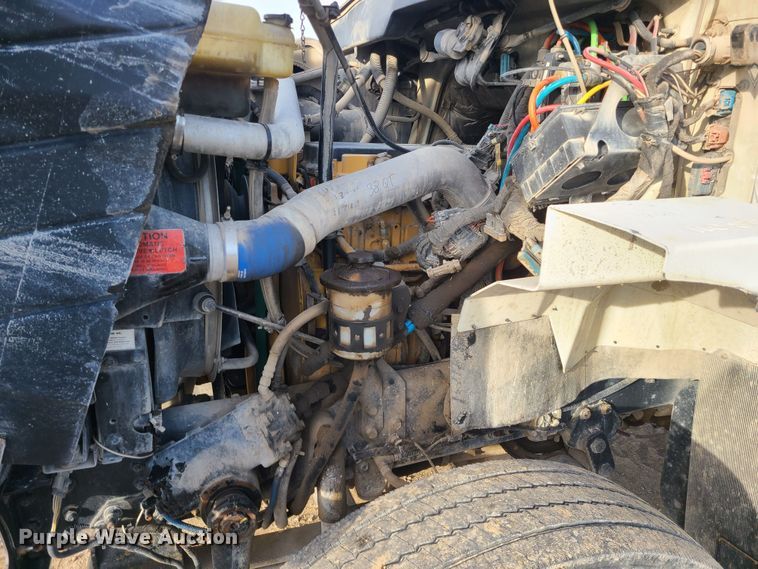 image for item JW9828 2005 International 7600  truck cab and chassis