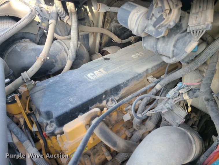 image for item JW9828 2005 International 7600  truck cab and chassis