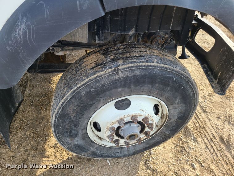 image for item JW9828 2005 International 7600  truck cab and chassis