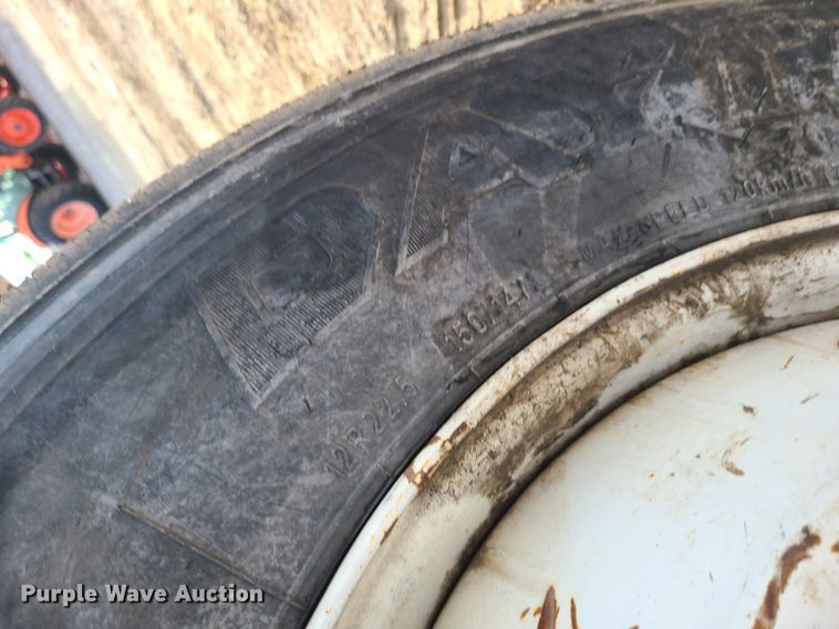 image for item JW9828 2005 International 7600  truck cab and chassis