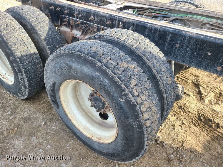 image for item JW9828 2005 International 7600  truck cab and chassis