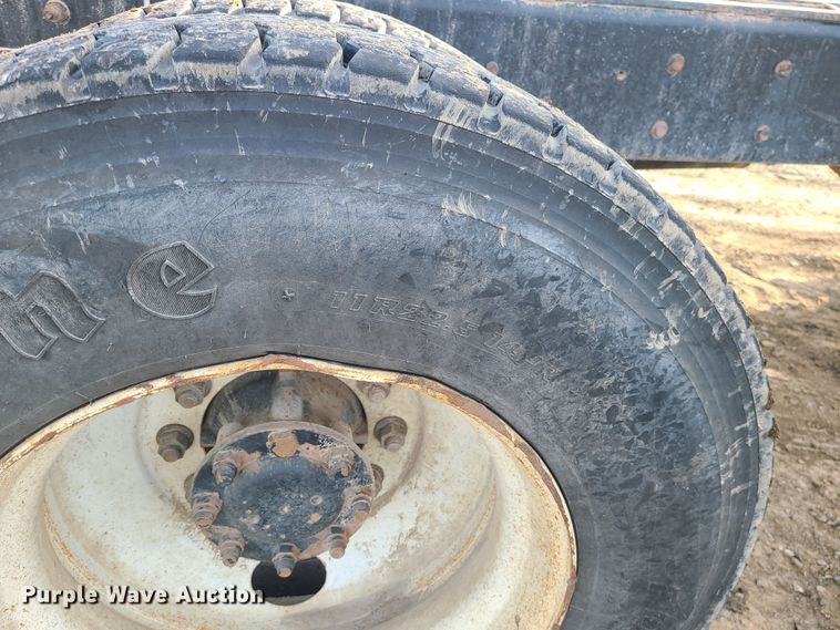 image for item JW9828 2005 International 7600  truck cab and chassis