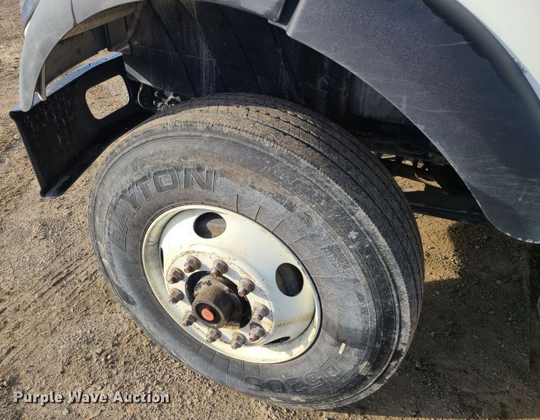 image for item JW9828 2005 International 7600  truck cab and chassis